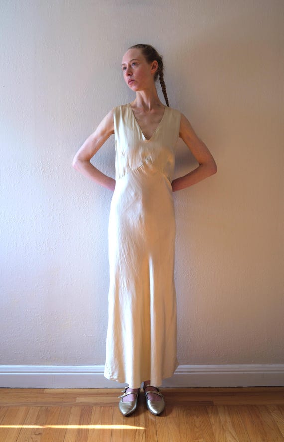 1930s bridesmaid dresses White Bias Cut Bridesmaid Dress 1930s Vintage Bias Cut Wedding Dress Crepe Back Satin Gown Ivory 14
