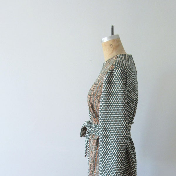 60s 70s dress . 1960s dark green print dress . fall colors