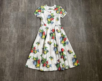 1940s floral print dress . vintage 40s dress . size medium
