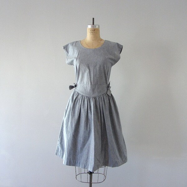 Vintage chambray dress . 70s 80s blue vintage dress . small