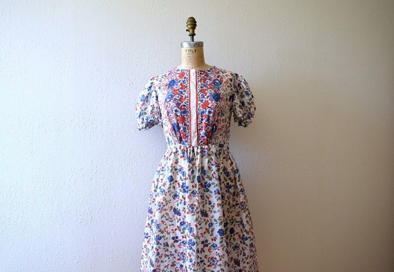 Late 1930s border print dress . vintage 30s puff s
