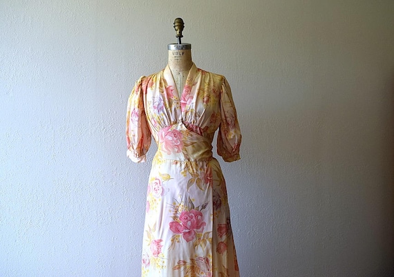 1930s dressing gown . vintage 30s rose print dress