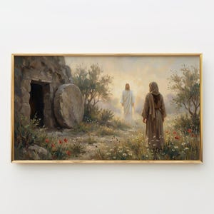 Puede incluir: Pintura enmarcada que representa una escena bíblica con una figura en luz blanca, una mujer con una túnica marrón y una tumba abierta. La obra de arte está ambientada en un paisaje natural con árboles, flores y un marco dorado.