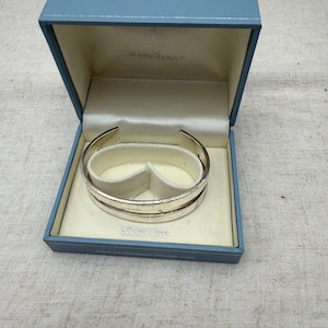 Newbridge Silverware Cuff Bracelet Silver Tone Nickel Free Bangle w Box