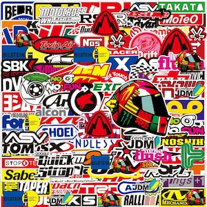 Puede incluir: Una colección de pegatinas coloridas con varios logotipos y texto, incluyendo diseños de cascos de motocicleta, marcas de carreras y gráficos relacionados con la automoción. Las pegatinas son de varias formas y tamaños, con una mezcla de colores y fuentes.