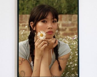 Beabadoobee Poster - Pretty Bea Wall Art - Cute Floral Singer Wall Art, Indie Aesthetic Print, Bedroom and Living Room Decor