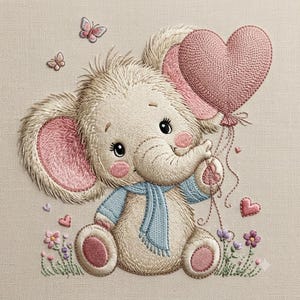 Puede incluir: Un diseño de bordado sobre tela beige que muestra un elefante esponjoso de color crema con orejas y mejillas rosadas. El elefante lleva una bufanda azul y sostiene un gran globo rosa en forma de corazón. Pequeñas mariposas, flores y corazones lo rodean.