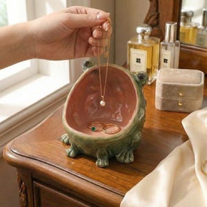 Funny Frog Jewelry Dish, Wide Mouth Toad Jewelry Holder, Ceramic Animal Trinket Bowl, Cute Frog Desk Decor, Key Catchall Tray, Gift for Her