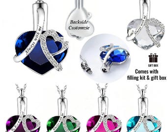 Gepersonaliseerde gegraveerde hartvormige urnketting met blauwe kristallen, meerkleurige hanger voor crematie-as, gedenksieraad voor dierbaren en huisdieren.