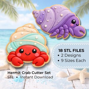 Op de afbeelding: Twee hermit crab koekjessnijders. Eén is rood met een lichtblauwe en bruine schelp, de andere is paars met een lavendelkleurige schelp. De afbeelding bevat de tekst "Hermit Crab Cutter Set" en "18 STL FILES - 2 Designs - 9 Sizes Each."