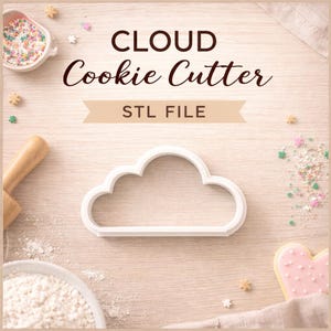 Könnte beinhalten: Weißer Ausstecher in Wolkenform mit dem Text "CLOUD Cookie Cutter STL FILE" in brauner Schrift. Das Bild enthält Backutensilien und Streusel, was auf ein Backthema hindeutet.