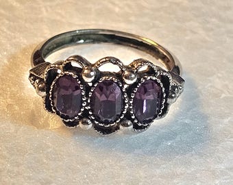 Vintage Avon Three Stone Purple Rhinestone Ring Gold Tone Size 7