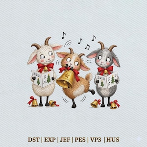 Puede incluir: Un diseño de bordado con tres cabras de dibujos animados cantando. Las cabras de la izquierda y la derecha sostienen cancioneros con ilustraciones de árboles de Navidad y lazos rojos. La cabra central sostiene una gran campana dorada.