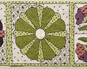 Bratki dla Twoich Myśli – 5 kwadratów patchworkowych 7-1/2" x 7-1/2" – tkanina Hannah West – niedostępna w sprzedaży