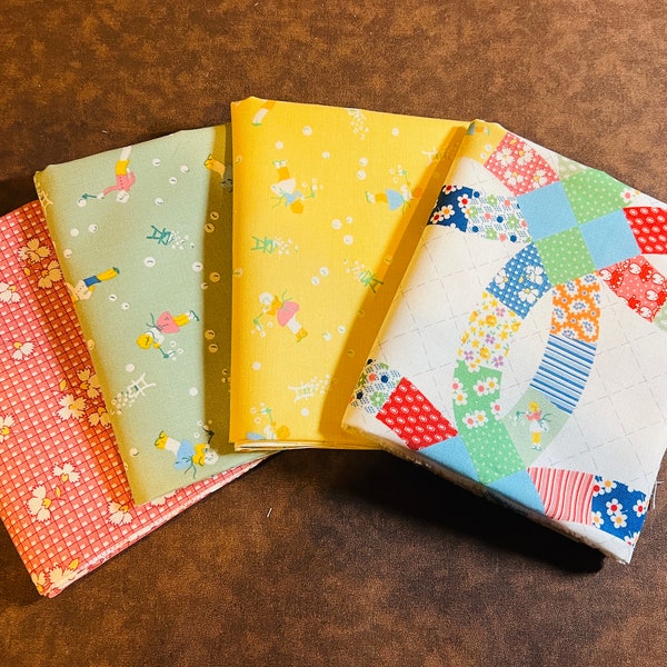 4 Fat Quarters - Aunt Grace Simply Charming Blowing Bubbles Double Wedding Ring - Marcus Bros -