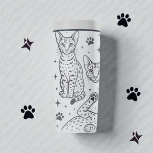 Savannah Cat Graverad Owala SmoothSip Slider Isolerad Rostfri Stålmugg – 355 ml 600 ml – Prickig Exotisk Kattmugg – Present till Kattälskare bild 4