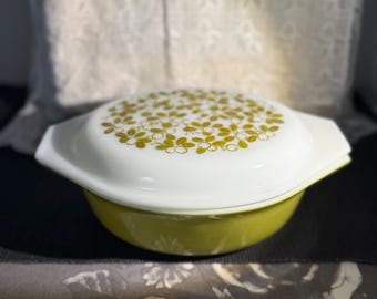 Vintage Pyrex 2 1/2 Quart Green Daisy Casserole Dish With Olive