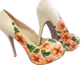 SALE!!!!   Floral Kiss & Tell Pumps Hand Painted Size 10