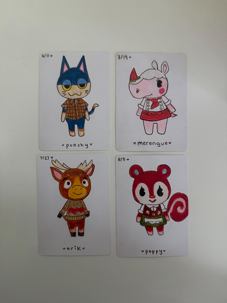 Puede incluir: Cuatro tarjetas de personajes ilustrados con animales. Los personajes incluyen un gato azul, un rinoceronte rosa, un ciervo marr&oacute;n y una ardilla roja. Cada tarjeta tiene un nombre de personaje y una fecha. Las tarjetas est&aacute;n sobre un fondo blanco.
