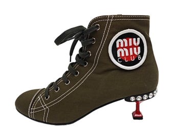 Miu Miu Club enkellaarsjes met kristallen hak en vetersluiting, maat 39