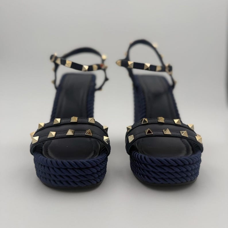 Sandalias de cuña Rockstud Rope de Valentino Garavani – Azul marino imagen 2