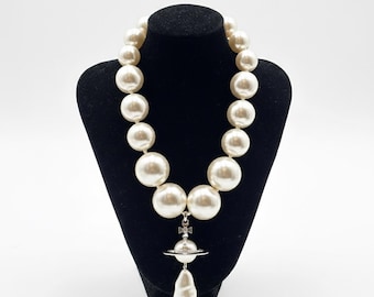 Collar de perlas gigantes de Vivienne Westwood