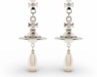 Pendientes colgantes de perlas Vivienne Westwood Saturn Orb tono plata