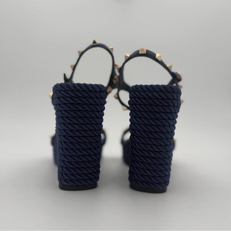 Sandalias de cuña Rockstud Rope de Valentino Garavani – Azul marino imagen 4