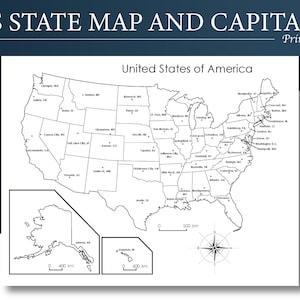 Può includere: Una mappa stampabile in bianco e nero degli Stati Uniti, etichettata con i nomi degli stati e delle capitali. Include inserti per Alaska e Hawaii e una rosa dei venti. Il testo "US STATE MAP AND CAPITALS Printable" è in alto.