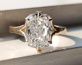 Länglicher Moissanit Verlobungsring, Kissenschliff Verlobungsring, 14K Gold Kathedrale Fassung, Doppelte Krappen Zinken, Strahlenförmiger Solitär Ring im Vintage Stil