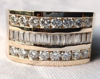 Anillo de oro de 14 quilates con triple fila de diamantes, banda de moissanita de corte redondo y baguette, anillo llamativo con engaste de canal ancho para aniversario, regalo de lujo.