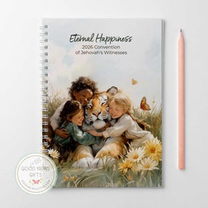 Puede incluir: Cuaderno con espiral con el texto "Eternal Happiness 2026 Convention of Jehovah's Witnesses". La portada presenta una ilustración de niños abrazando a un tigre, rodeados de flores y mariposas. Un lápiz color melocotón descansa a la derecha.