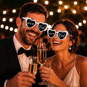 Personalisierte herzförmige Hochzeitsgläser | „Wir haben Ja gesagt“-Brillen | Accessoire für die Fotobox | Brautpaargläser für Junggesellen-/Junggesellinnenabschiede, Gastgeschenke