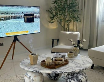 Calacatta marmor soffbord med sfäriska ben – Skulpturell sockel Skandinaviskt soffbord, sidobord i violastil