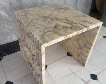 Mesa auxiliar de mármol Calacatta Viola hecha a mano / Zócalo de diseño