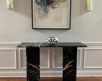 Consola de mármol negro – Mesa de entrada escultural hecha a mano, Interiores de lujo