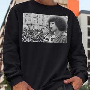 Angela Davis Unisex Sweatshirt|Black History|Women&#39;s History|Civil Rights Icon|Black Panther| Black Studies