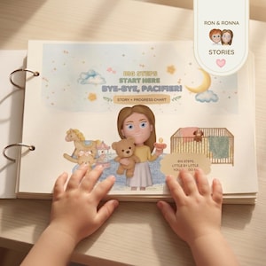 Pode incluir: Um livro de espiral intitulado BIG STEPS START HERE BYE-BYE, PACIFIER! STORY + PROGRESS CHART. A capa apresenta uma ilustração de uma pessoa com um urso de peluche e uma chupeta, um cavalo de baloiço, um berço e motivos de estrelas.