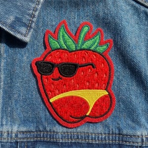 Funny Strawberry In Bikini Patch Iron On Cheeky Sunglasses Fruit Decal Sassy Cartoon Applique DIY Custom Denim Jacket Badge