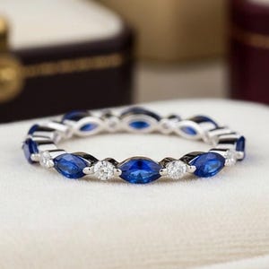フルエタニティブルーサファイアダイヤモンド結婚指輪 - 上品なブライダルバンド、繊細な重ね付けバンド、記念日のプレゼント
