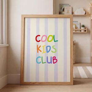 Affiche Cool Kids Club avec fond rayé, décoration murale rétro pour chambre d'enfant ou salle de jeux, style scandinave