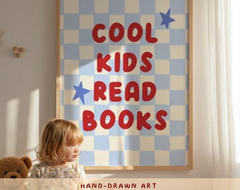 Puede incluir: Un cuadro rectangular enmarcado en madera clara con un fondo de patrón de cuadros en azul claro y crema. El texto COOL KIDS READ BOOKS está impreso en letras rojas en negrita, acompañado de dos ilustraciones de estrellas azules.