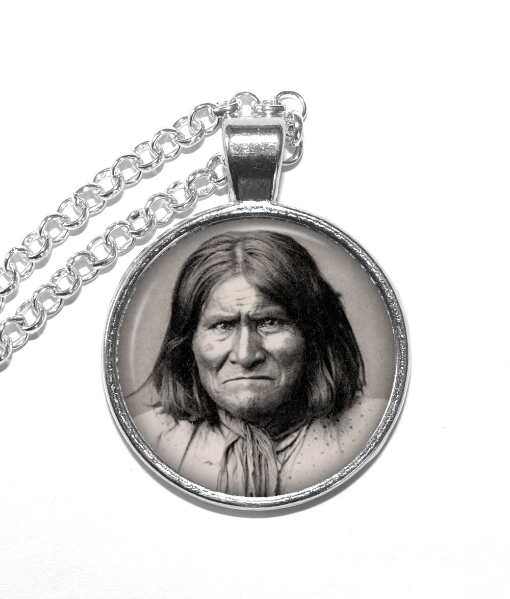 APACHE SILVER ネックレス GERONIMO Necklace, Apache, Bedonkohe, Chiricahua, Medicine Man