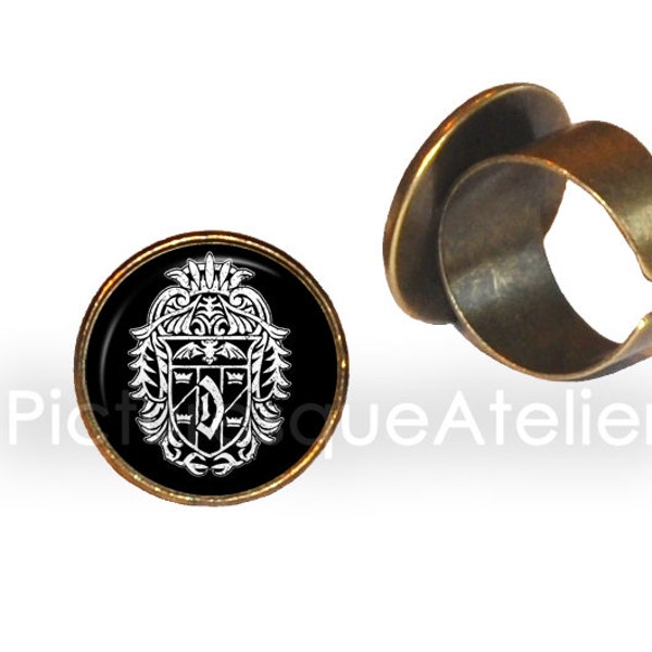 DRACULA CREST Cabochon Ring, Family Crest, Coat of Arms, Vlad III, Transylvania, Vlad the Impaler, Vlad Tepes, Count, Vampire, Romania