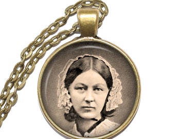 ヴィンテージ フローレンス・ナイチンゲール 看護ピン留め式ブローチ