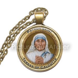 TERESA OF CALCUTTA Necklace, Mother Teresa, Patron saint of the poor, Patron saint of the dying, Missionaries of Charity, Glass Pendant