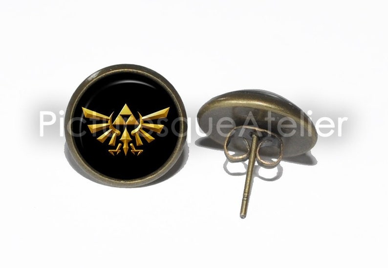 Boucles d'oreilles TRIFORCE Stud, The Royal Crest, Legend of Zelda, Ocarina of Time, Sans nickel, Sans plomb, Sans cadmium, Bronze, Acier inoxydable image 1