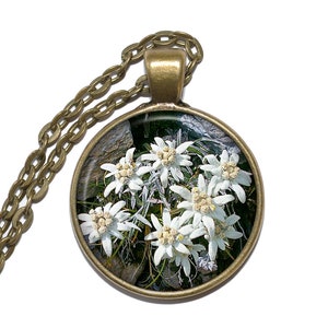 EDELWEISS Necklace/Keyring, Flower Necklace, Mountain Flower, Leontopodium alpinum, Art Pendant, Glass Pendant, Handmade Jewelry