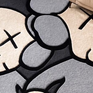 Hand Tufted KAWS Inspired Rug, Modern Abstract Area Rug, Custom Tufted Carpet, Designer Living Room Rug, Streetwear Home Decor, imagen 4