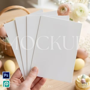 Leere Karten Mockup, 4 Karten-Set Mockup, Osterkarten Mockup, Hand Haltekarten, Frühling Spielkarte, Eierjagd Karten Display, PSD JPG Mockup